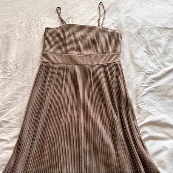 Forever 21 pleated dress for medium size girls - Picture 1 of 9